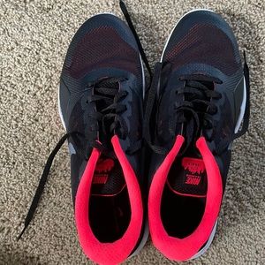 Nike City Trainers. Excellent condition. Like new. Size 9. Only worn 2 times.